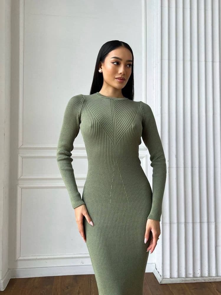 Платье макси силуэтное вязаное ONE SIZE (оливка) — 3