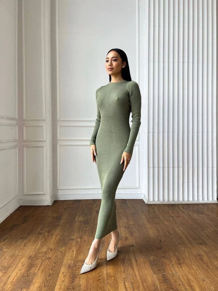 Платье макси силуэтное вязаное ONE SIZE (оливка) — 6