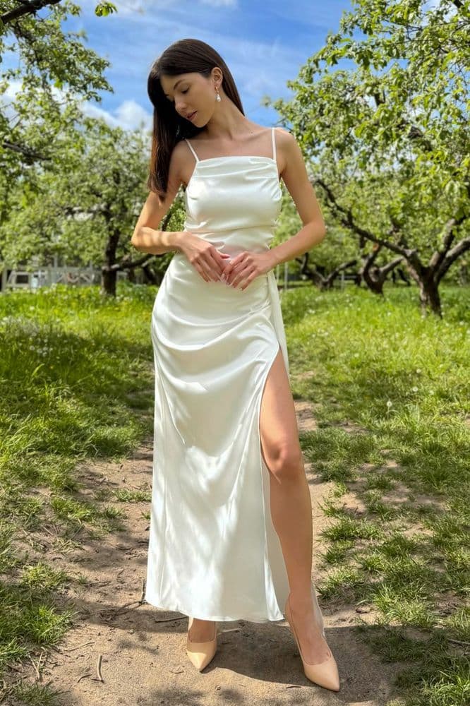 Платье макси с вырезом (белый) — 2