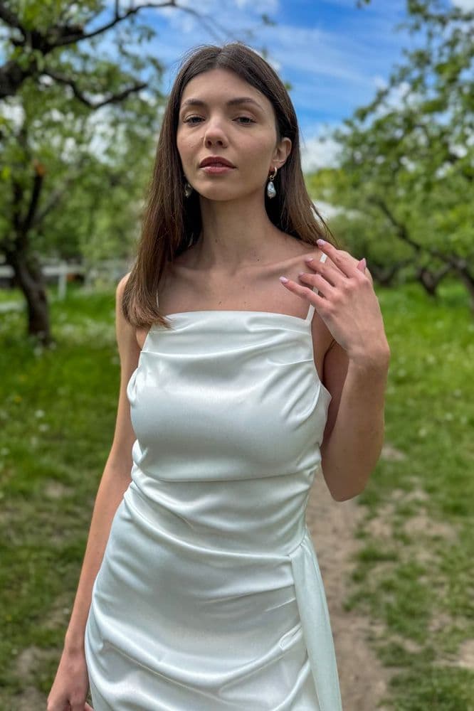 Платье макси с вырезом (белый) — 3