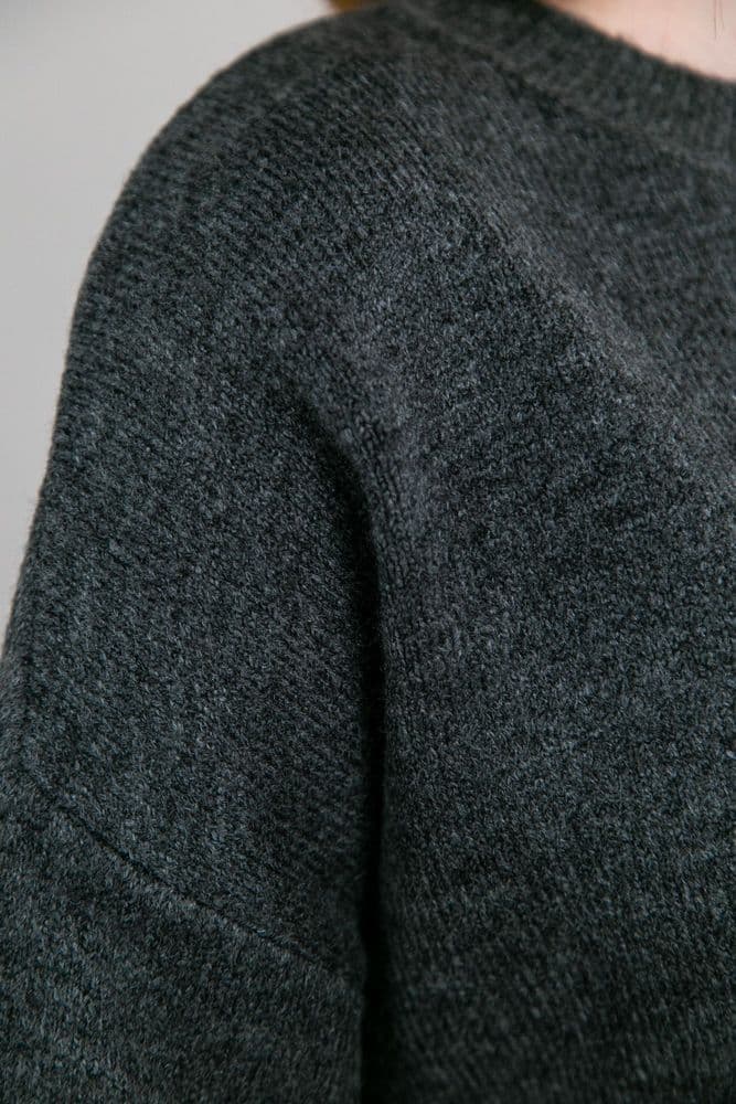 Свитер оверсайз асимметричный ONE SIZE (серый темный) — 6