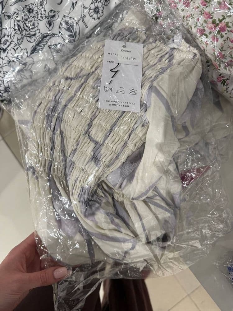 Сукня з резинкою на грудях атлас ONE SIZE (білий+фіолетовий)